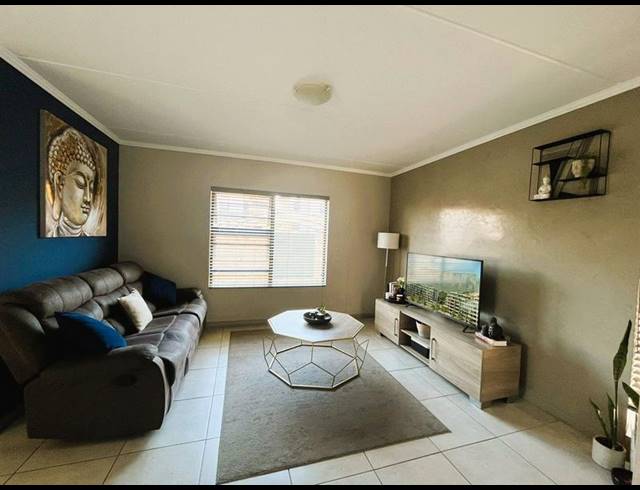 3 BEDROOM TOWNHOUSE FOR SALE IN AMBERFIELD